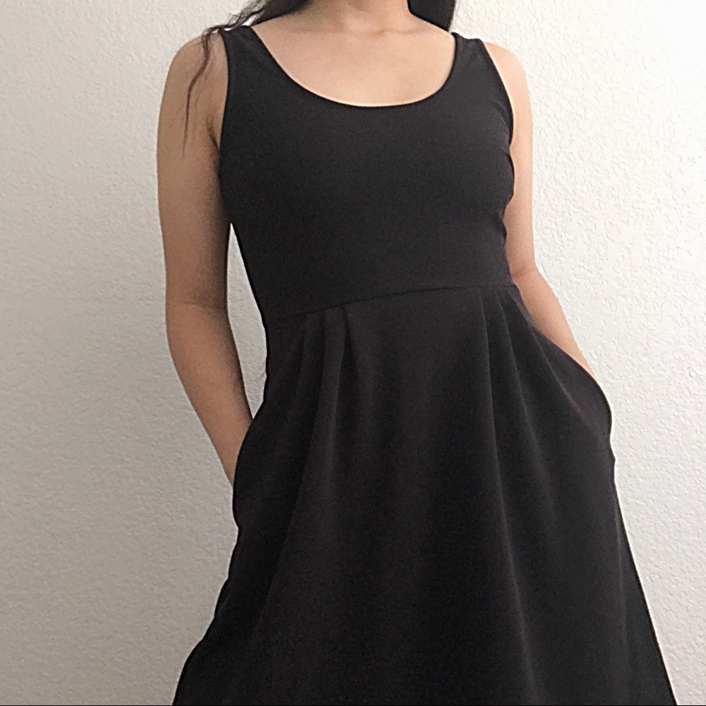 ✨Black Sleeveless Dress with Pockets